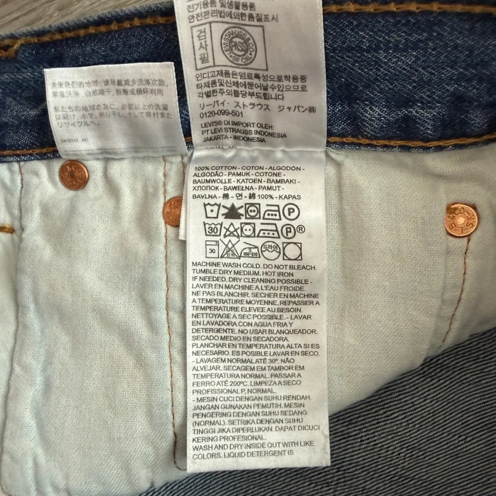 Levis 501 Original Fit Mens Blue Denim Straight Leg Button Fly Jeans 42x34 NWT